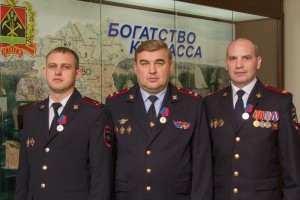 Бывший сотрудник УВД Прокопьевска А. Манский (крайний справа) 