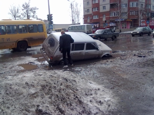 Автомобильные эксперты рассказали, как часто мыть машину весной