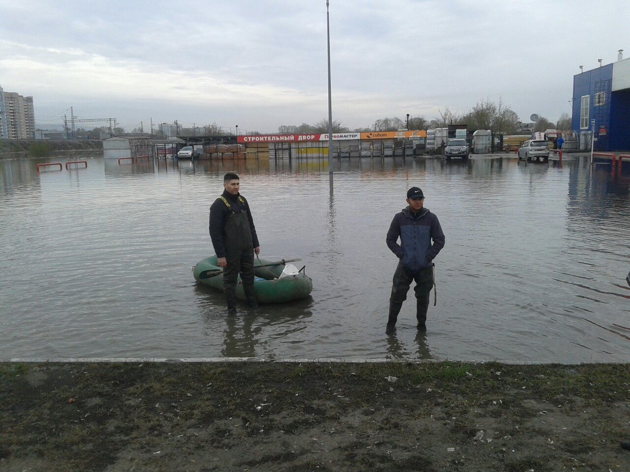 Наводнение в новокузнецке сегодня. Потоп в Новокузнецке 2004. Наводнение 2004 года в Кемеровской области. Наводнение в Новокузнецке 1977.