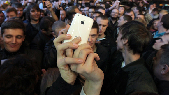 В России создают приложение, позволяющее телефону идентифицировать владельца по характерному движению руки