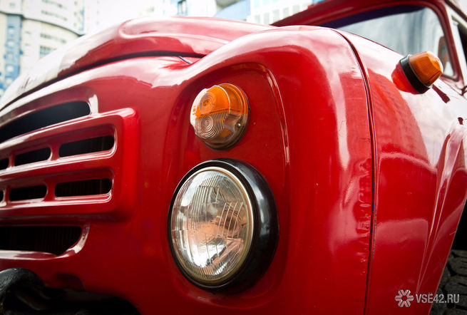 За ночь в Кузбассе сгорели две дорогие иномарки