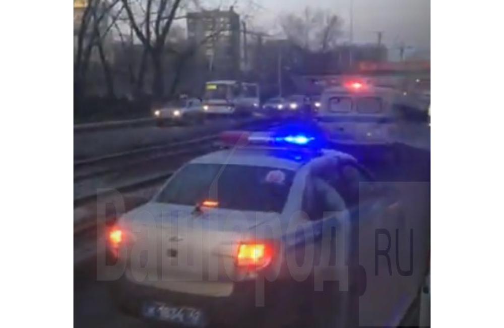 На Кузнецком мосту дорогой внедорожник устроил серьезное ДТП