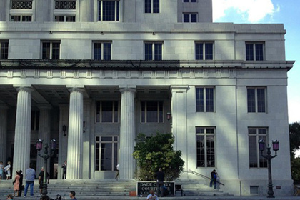 В США у адвоката поджигателя во время суда загорелись брюки