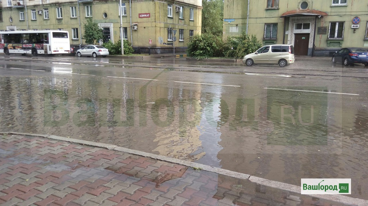 Новокузнецк поплыл: на дорогах настоящие реки