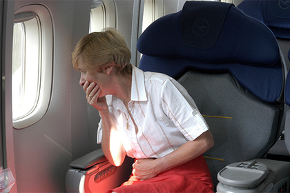 Авиапаникерам посоветовали сжимать ягодицы и дышать через трубочку
