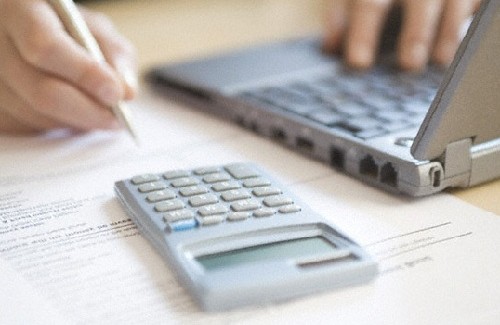 НАЛОГОВИКИ ПРИЗЫВАЮТ САЖАТЬ РАБОТНИКОВ ЗА ПОЛУЧЕНИЕ ЗАРПЛАТЫ «В КОНВЕРТЕ»