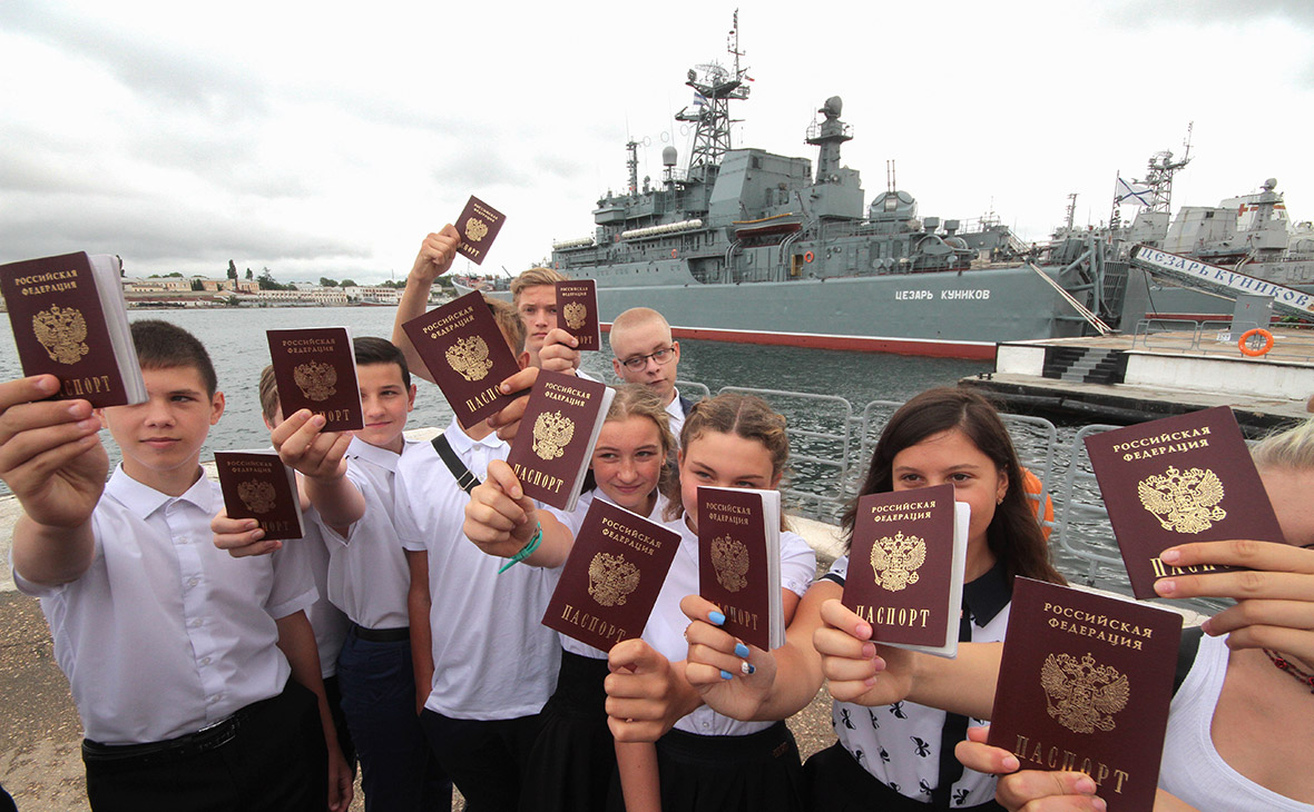 Российский паспорт проиграл китайскому в рейтинге гражданств мира