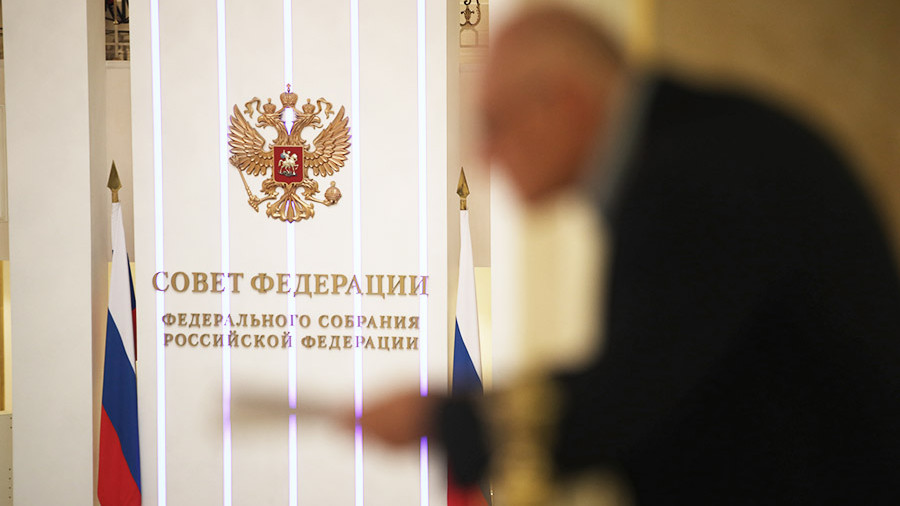 Заключенным в России могут разрешить работать на воле