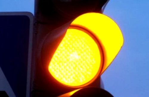 В Новокузнецке заработал новый светофор на важном участке дороги