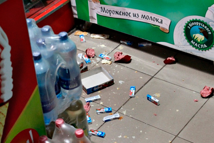 Цирковые еноты оправились после кутежа с коньяком и пивом