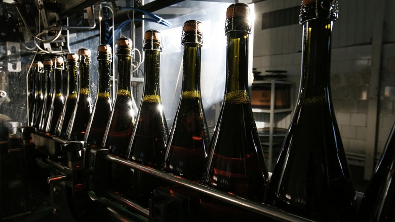 Российские производители не будут повышать цены на шампанское к Новому году
