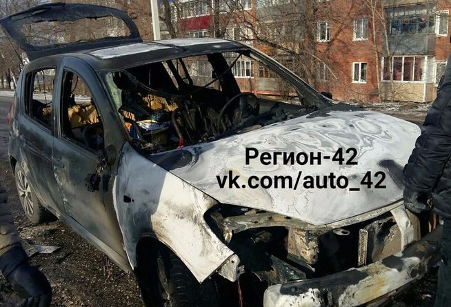 Иномарка загорелась на полном ходу в Кузбассе