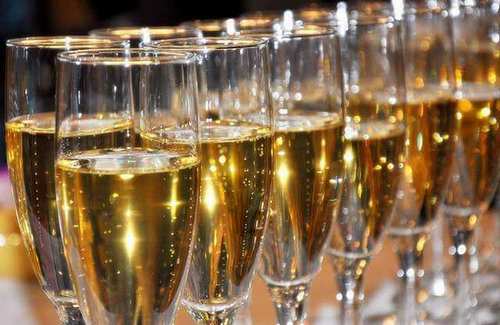 В России предложили разрешить круглосуточную продажу алкоголя