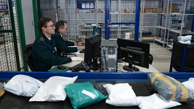 СМИ: таможня стала отслеживать покупки россиян за рубежом