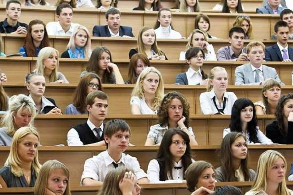 Рособранадзор заявил о переизбытке юристов и экономистов