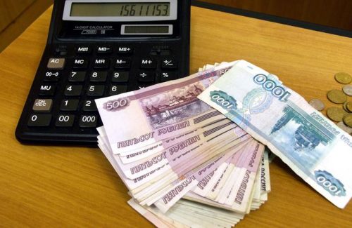 Власти нашли способ бороться с бедностью. Минимальные зарплаты будут увеличивать в долг