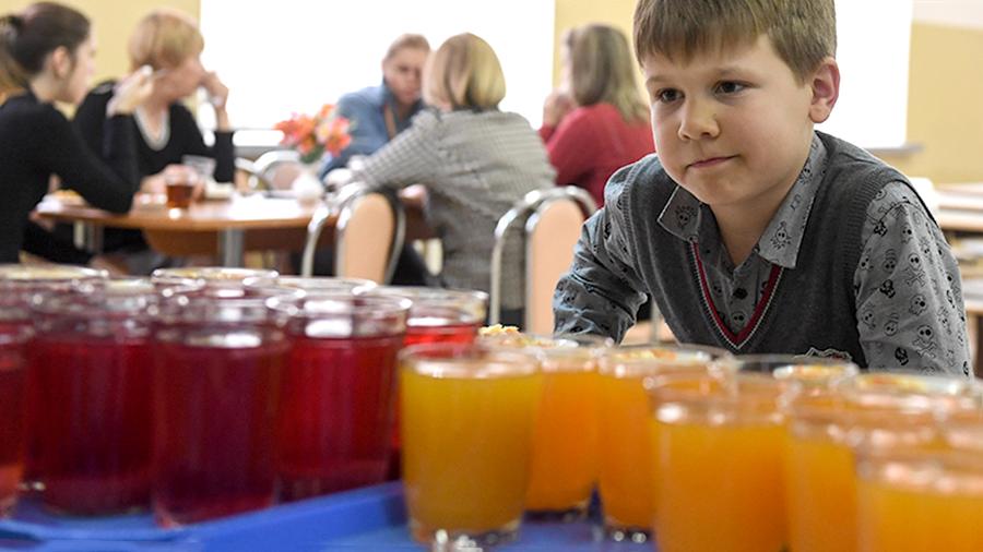 Детей будут кормить по ГОСТам