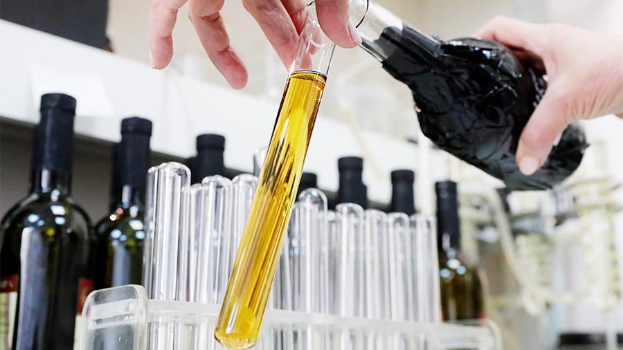 Доля подделок среди дешевых марок этого напитка доходит до 70%