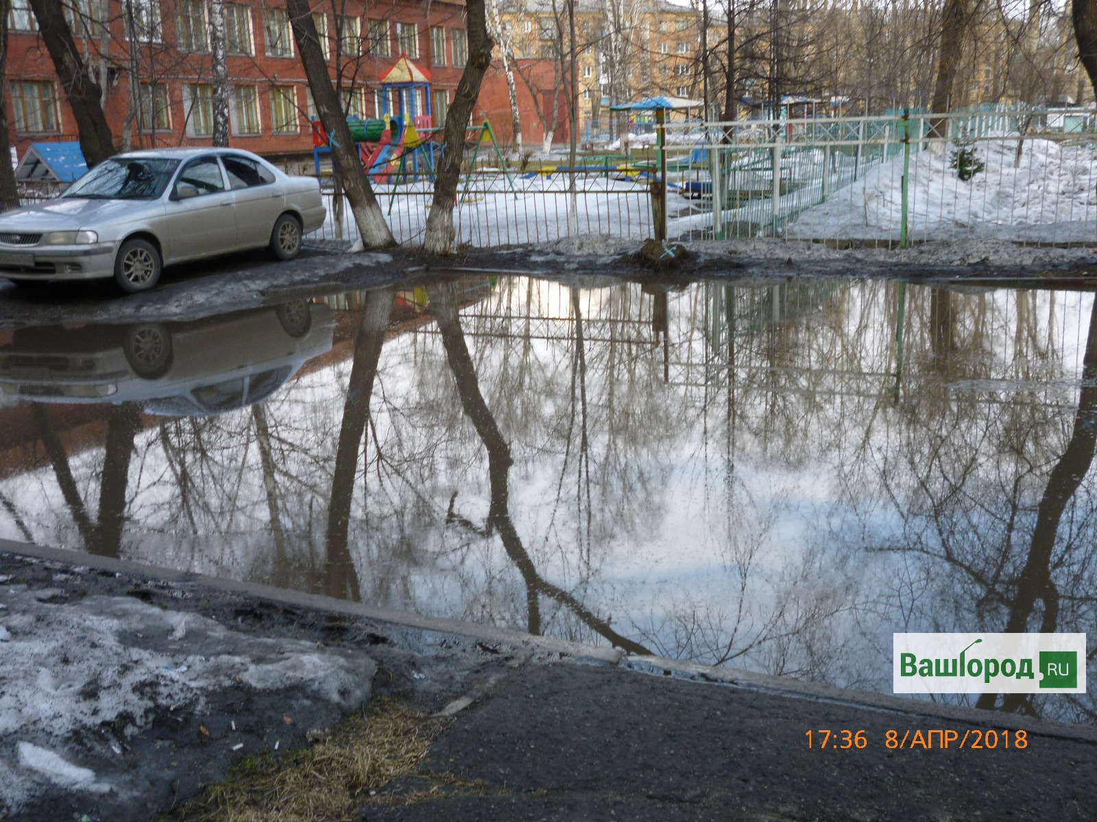 Кузфишь новокузнецк уровень воды. Наводнение Новокузнецк. Паводок Новокузнецк 2004. Наводнение в Новокузнецке 2004 год. Новокузнецк лужа.