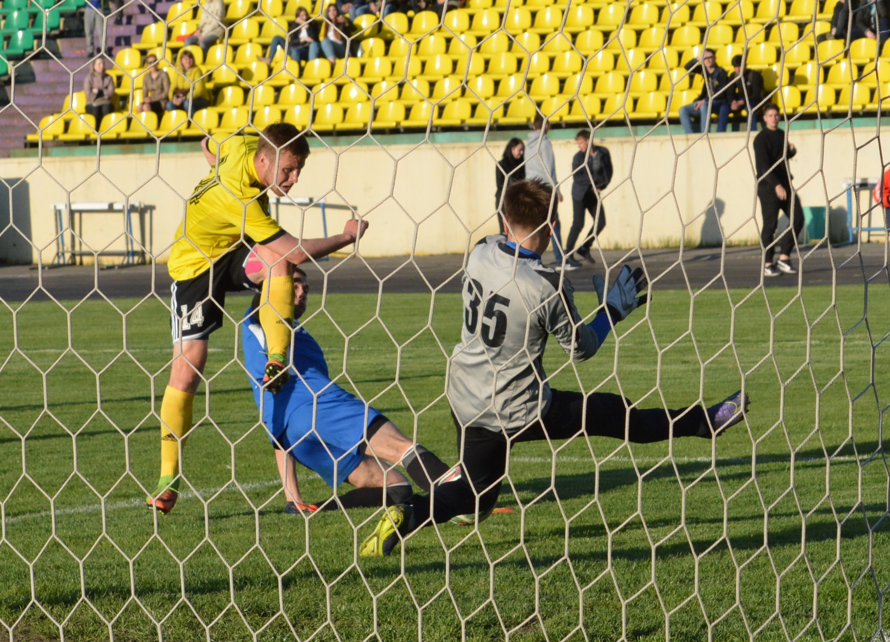 Футбол. Первенство Кузбасса. Молодежь берегла силы?