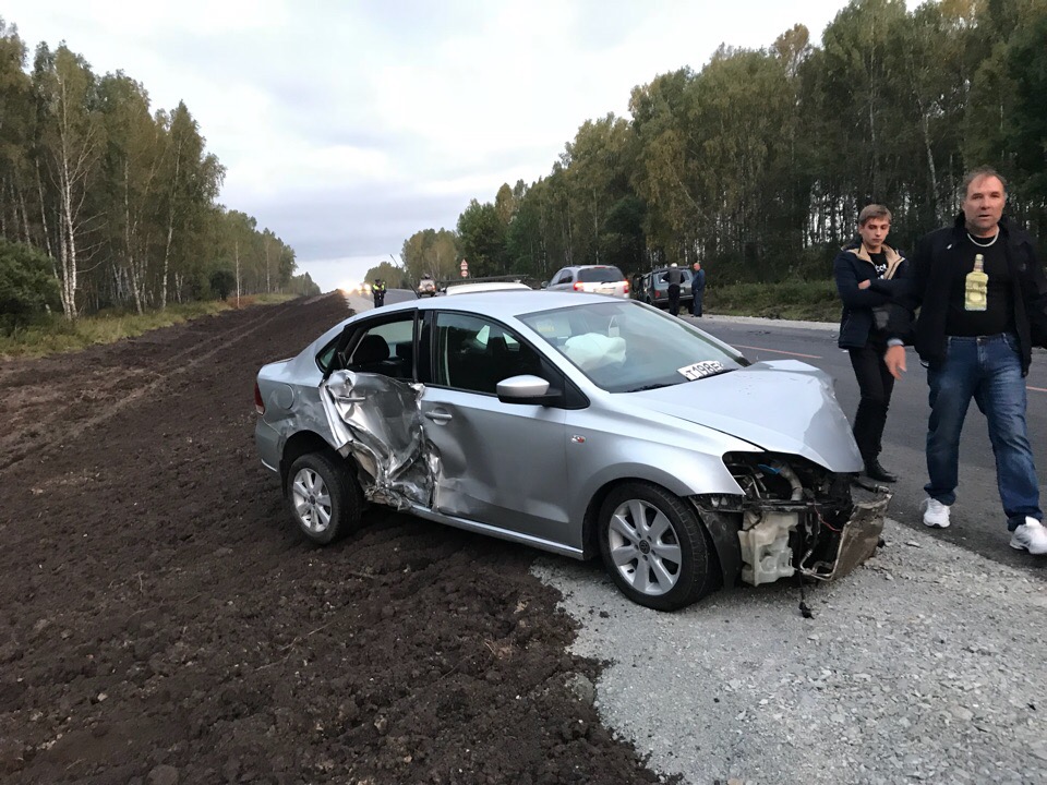 В сеть попало видео тройного ДТП на кузбасской трассе