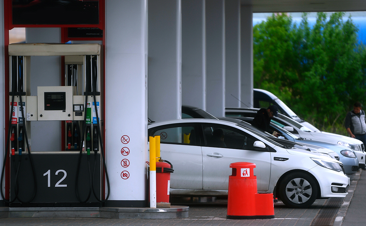 Нефтяные ножницы: что будет с ценами на бензин в России