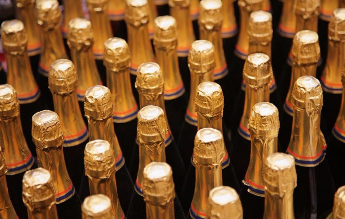 Кража ящика шампанского попала на видео