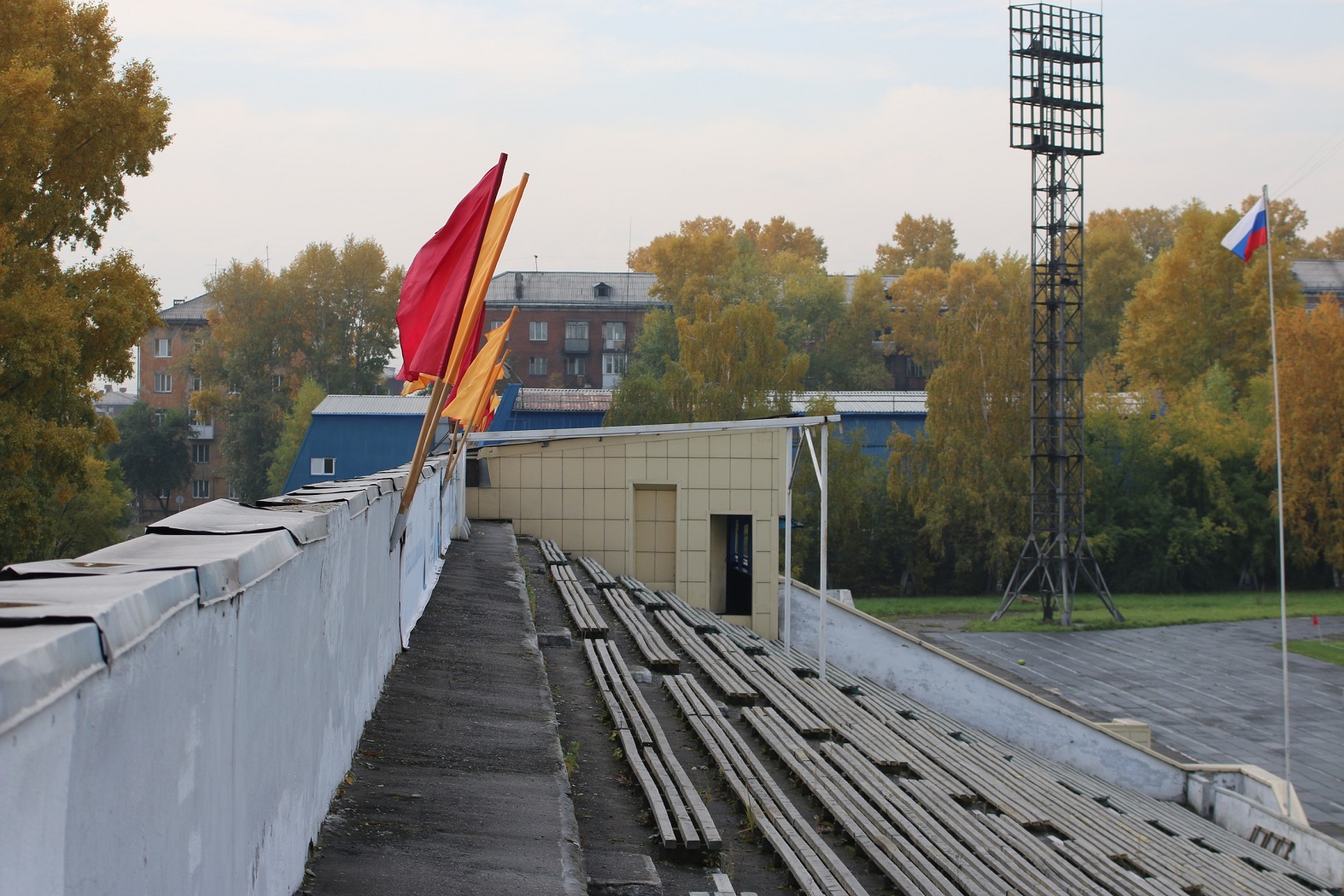 Для зрителей и спортсменов: в Новокузнецке реконструируют стадион «Регби»