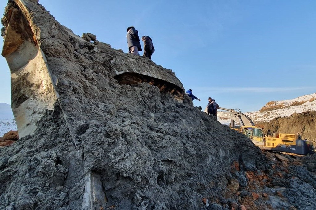 Рабочий погиб при обрушении карьера золотодобычи в Кузбассе