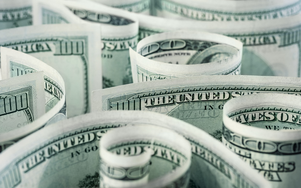 Рубль за коронавирусный год потерял шестую часть стоимости