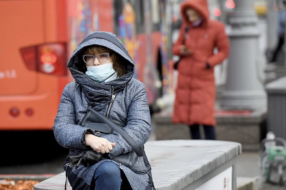 Роспотребнадзор допустил возможность отмены масочного режима в 2021 году