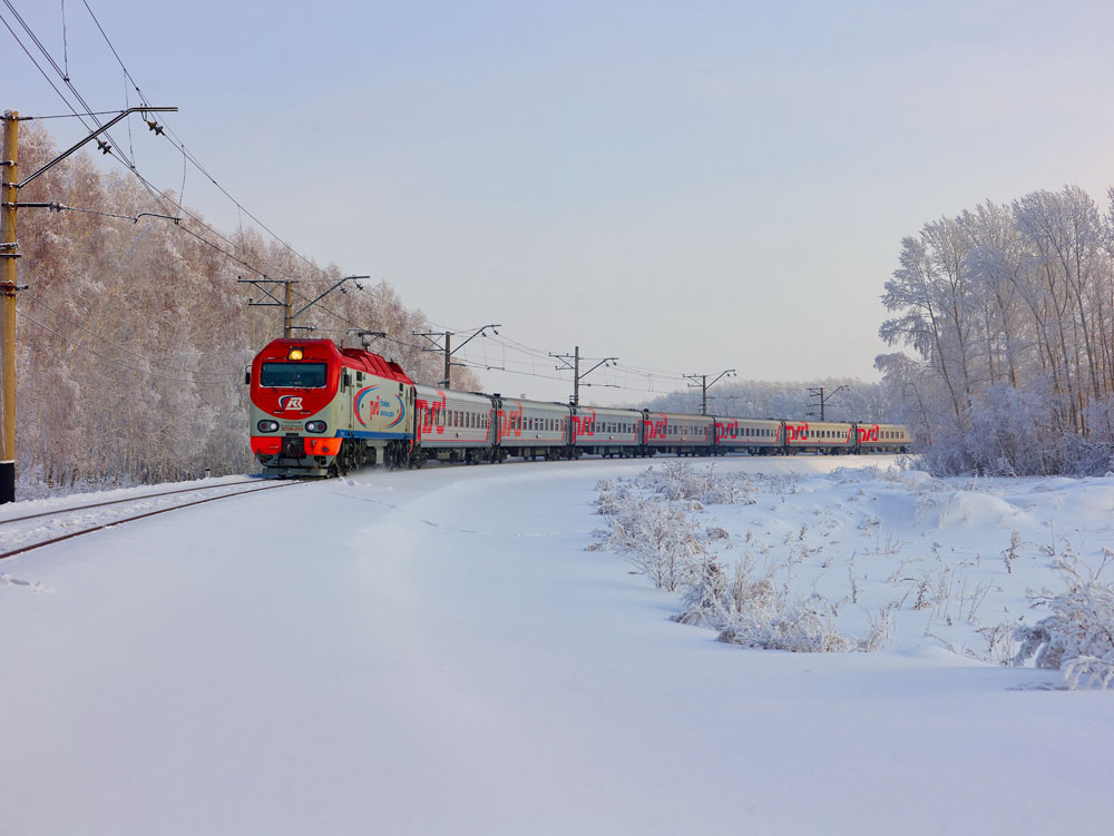Отправление поезда из Новокузнецка задержали из-за загоревшегося локомотива