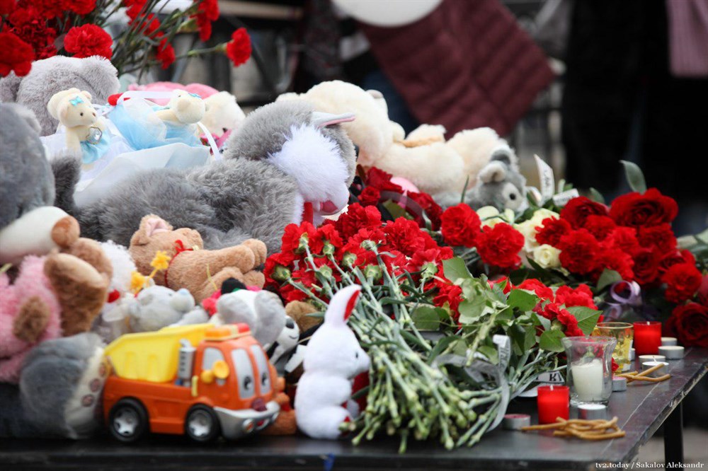 МЧС после трагедии в кемеровской "Зимней вишне" нашло в торговых центрах 282 тысячи грубых нарушений