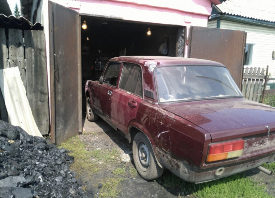 Угнали «семёрку» и устроили «покатушки»