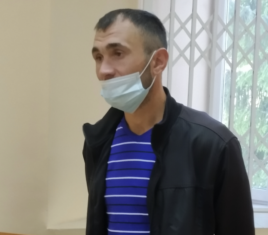 Полихачил и снёс тополь