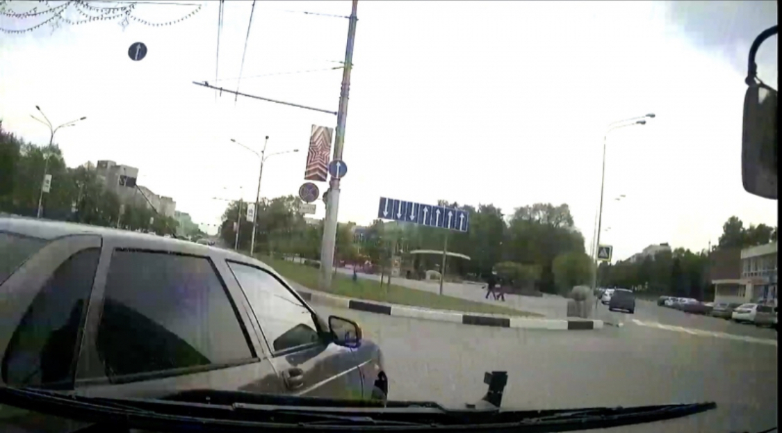 Повстречались как-то раз машина ВАЗ и ВОЛГОБАС (ВИДЕО)