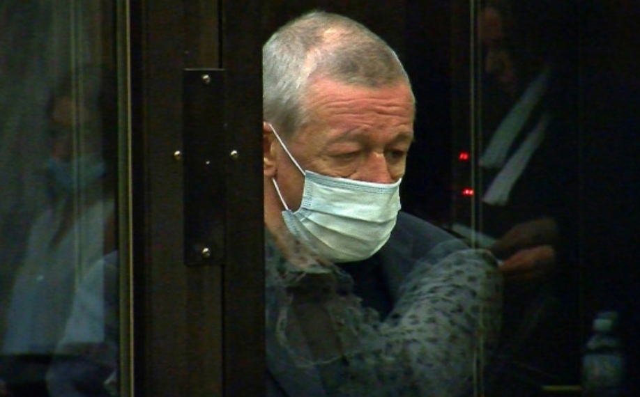 Ефремову не стали менять приговор после оценки его пользы для общества