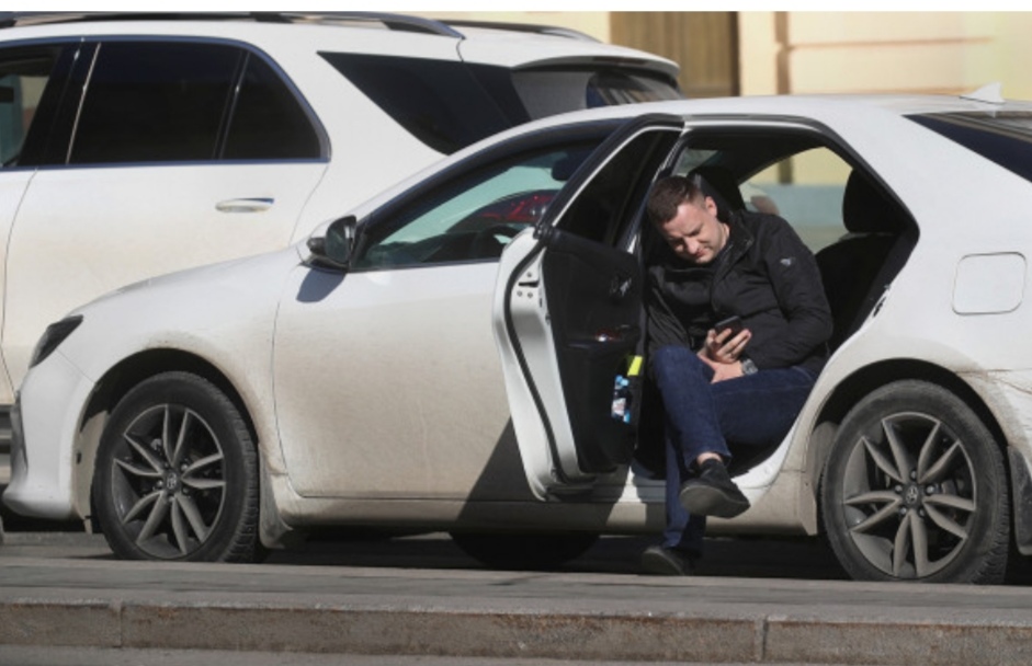 Минтранс и МВД предложили запретить стоянку на островках безопасности