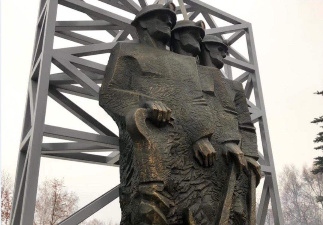Новая скульптура в честь труда шахтеров появилась в Новокузнецке