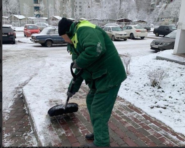 Старый оскол работа дворником. Оборудования для работы дворника. День дворника. День дворника 19 мая. Дворнику нужен лом.