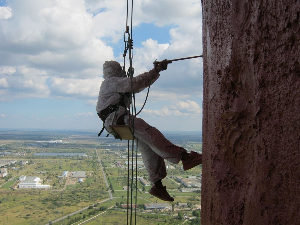 Монтажники-высотники обворовали своего коллегу