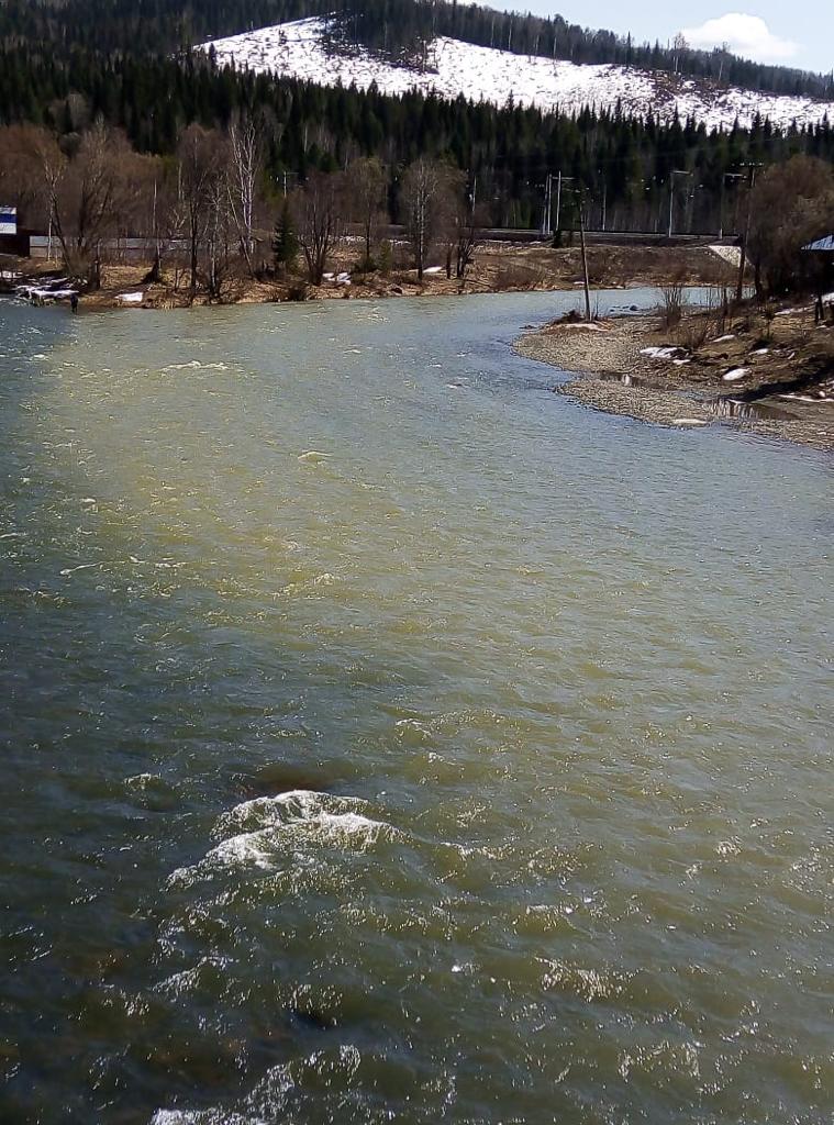 <strong>Грязь и ложь текут потоком</strong>