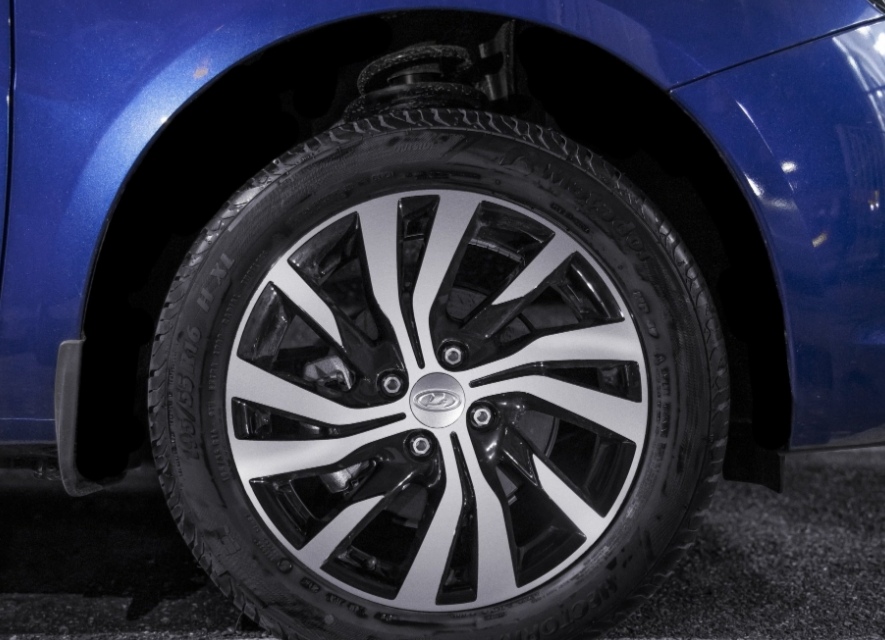 АвтоВАЗ к лету начнет выпуск Lada с минимумом иностранных комплектующих