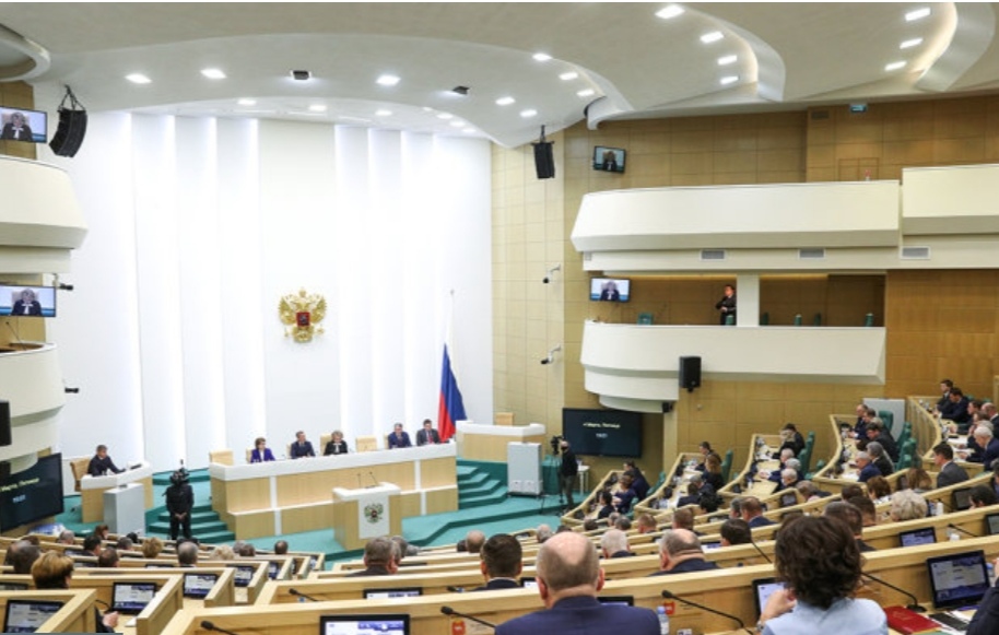 СФ одобрил закон о штрафах за отождествление роли СССР и нацистской Германии в войне