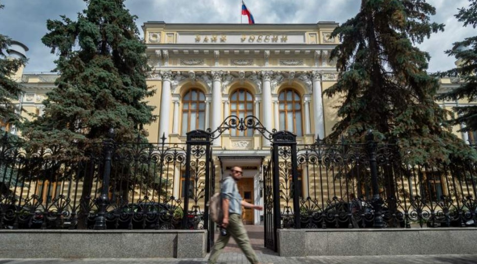 Переводы от 10 тыс. рублей предложили блокировать до повторного подтверждения