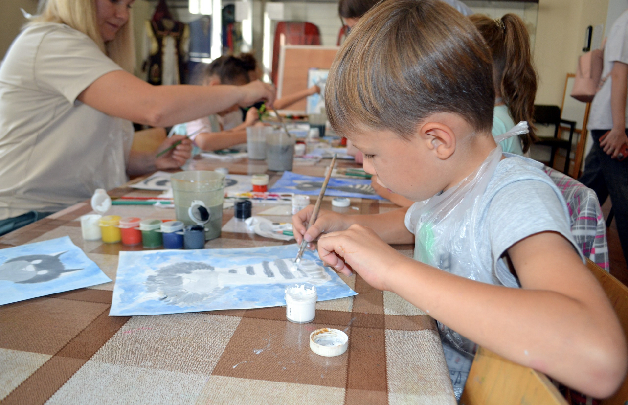 Двери в страну знаний открываются из Новокузнецкого художественного музея