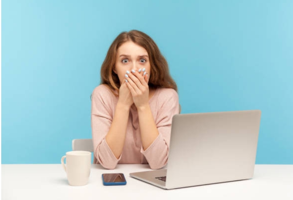 ОСКОРБИЛА МАМОЧКУ В ЧАТЕ – ОТДАЙ ДЕНЬГИ: НОВОКУЗНЕЧАНКУ НАКАЗАЛИ ЗА НЕВОСПИТАННОСТЬ