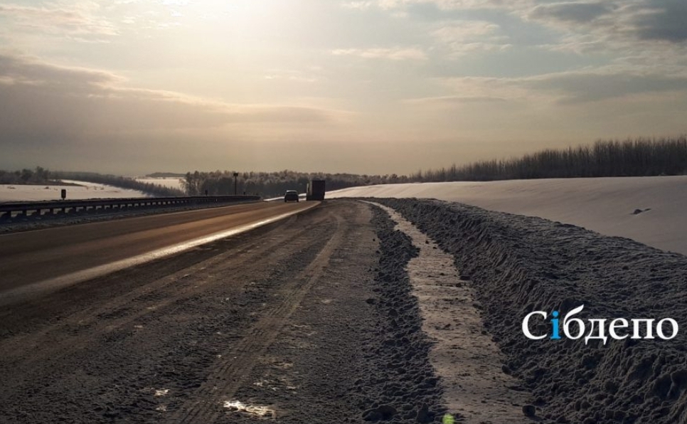 Кузбассовцы попали в беду и замерзли на трассе