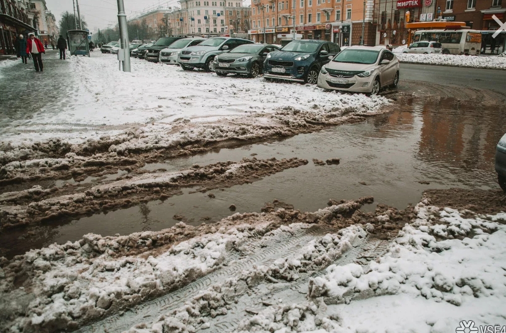«РАДИОАКТИВНЫЙ СНЕГ»: В НОВОКУЗНЕЦКЕ СНЕГ РАЗЪЕЛ АСФАЛЬТ