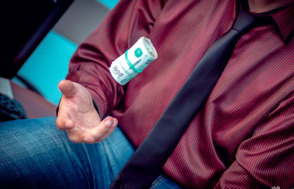 Мошенники стали вербовать россиян для участия в своих схемах